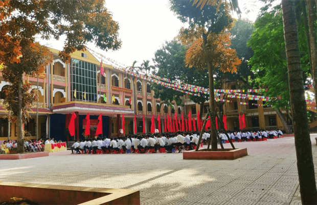 Bạn Nguyễn Hoàng Nam viết một đoạn văn ngắn nói về ngôi trường của mình